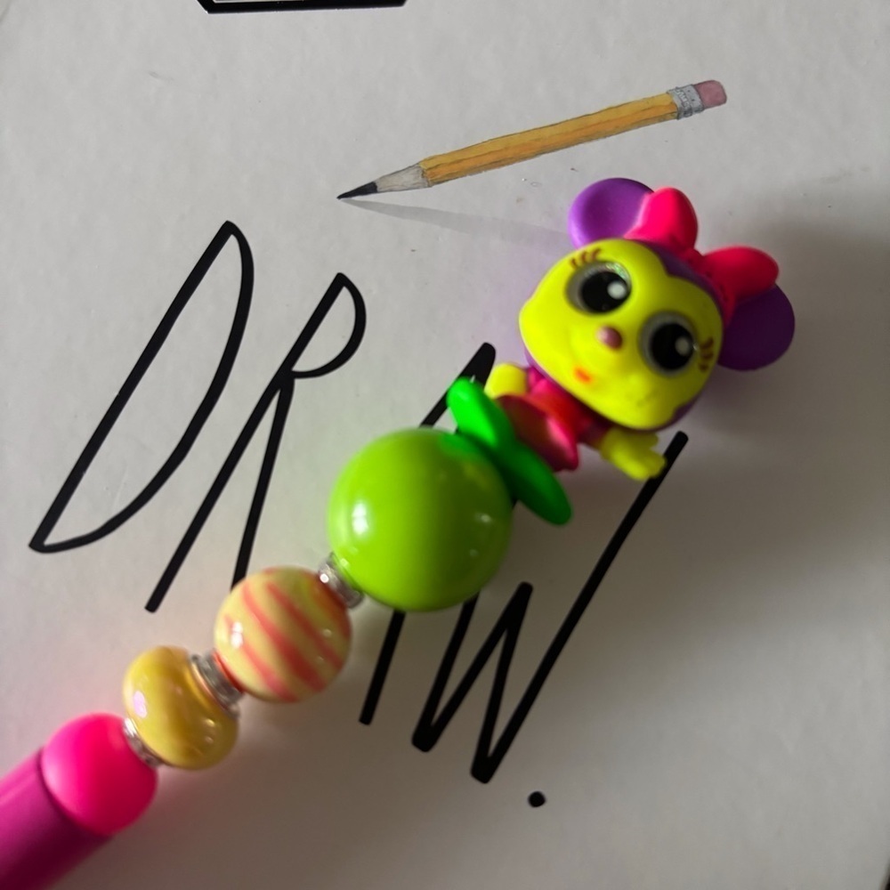 Disney Doorables: Mickey Mouse & Friends: Minnie Mouse handmade beaded pen